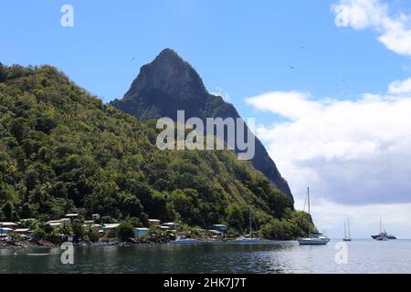 Petit Piton, UNESCO-Weltkulturerbe, Soufrière, Saint Lucia, Windward Islands, Lesser Antillen, Westindien, Karibisches Meer, Mittelamerika Stockfoto