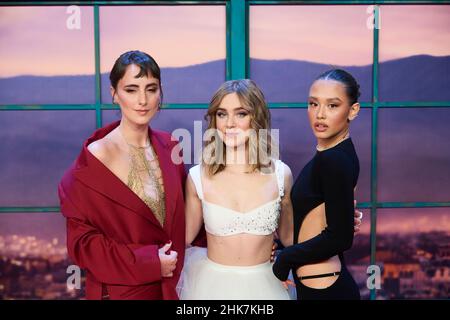 Madrid. Spanien. 20220202, Clara Galle, Emiio Lazo und Natalia Azahara nehmen an der Premiere von ‘A traves de mi ventana (Through My Window)’ im Callao Cinema am 2. Februar 2022 in Madrid, Spanien, Teil Stockfoto