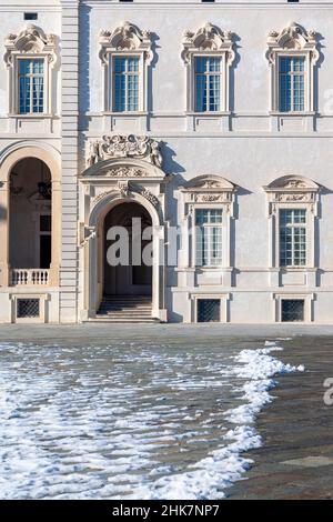 Eingang zum Palast von Venaria (Reggia di Venaria reale) ist eine ehemalige königliche Residenz und Gärten in Venaria reale, Turin, Piemont, Italien, Europa. Stockfoto