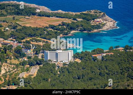 Luftbild, Playa n'Aladern Strand in der Bucht von Font de Sa Cala, Hotel ALUA Soul Carolina, Capdepera, Europa, Mallorca, Balearen, Spanien, Bale Stockfoto