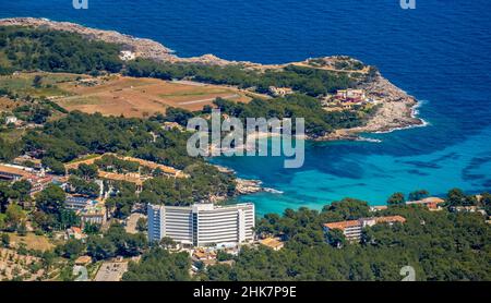 Luftbild, Playa n'Aladern Strand in der Bucht von Font de Sa Cala, Hotel ALUA Soul Carolina, Capdepera, Europa, Mallorca, Balearen, Spanien, Bale Stockfoto