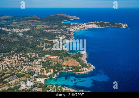 Luftbild, Playa n'Aladern Strand in der Bucht von Font de Sa Cala, Hotel ALUA Soul Carolina, Capdepera, Europa, Mallorca, Balearen, Spanien, Bale Stockfoto