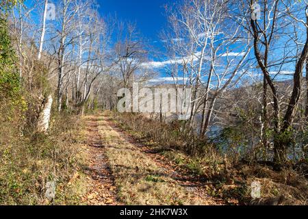 Little Orleans, Maryland - der Towpaath im historischen Park des Nationalparks von Kephapeake & Ohio Canal. Der Kanal wurde von 1831 bis 1924 betrieben und trug Kohle Stockfoto