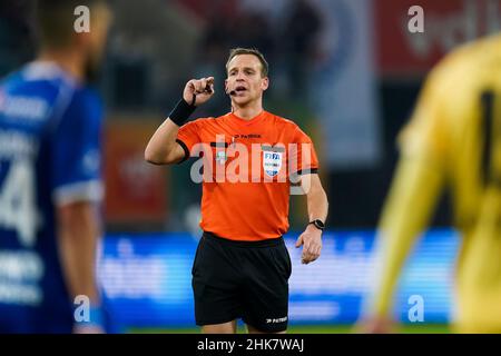 GENT, BELGIEN - 2. FEBRUAR: Schiedsrichter Nathan Verboomen beim Croky Cup Halbfinale 1st Leg Match zwischen KAA Gent und Club Brugge in der Ghelamco Arena am 2. Februar 2022 in Gent, Belgien (Foto: Jeroen Meuwsen/Orange Picters) Stockfoto