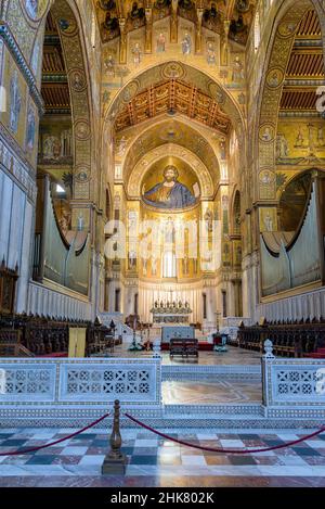 Monreale, Sizilien, Italien - 26. August 2017: Hauptaltar Kirchenorgel der berühmten Kathedrale Santa Maria Nuova Stockfoto