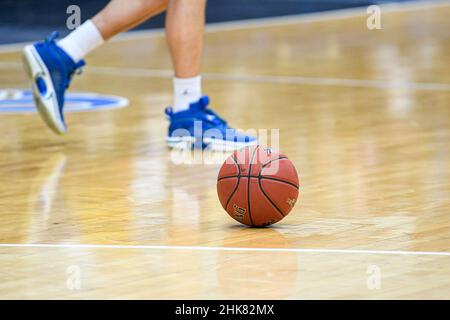 Balldarstellung während des EUROCUP-Basketballspiels 7days zwischen den Metropoliten 92 (Boulogne-Levallois) und Lokomotiv-Kuban (Krasnodar) am 2. Februar 2022 im Palais des Sports Marcel Cerdan in Levallois-Perret, Frankreich - Foto Victor Joly / DPPI Stockfoto