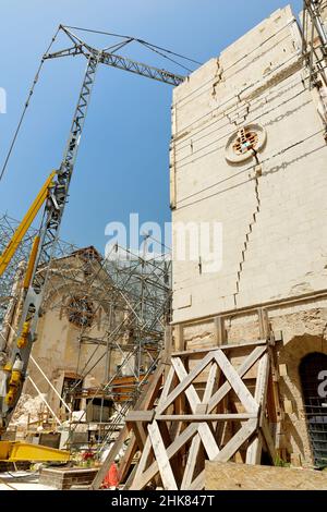 NORCIA, ITALIEN - 12. JUNI 2019: Norcia, eine Stadt im Herzen des Sibillini-Gebirges-Nationalparks, die durch die Erdbeben im Jahr 20 schwer beschädigt wurde Stockfoto