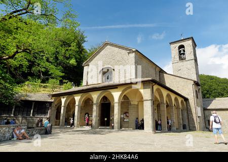 CHIUSI DELLA VERNA, ITALIEN - 15. JUNI 2019: Heiligtum von La Verna (Chiusi della Verna), eines der wichtigsten Franziskanerheiligtümer der Welt, Stockfoto