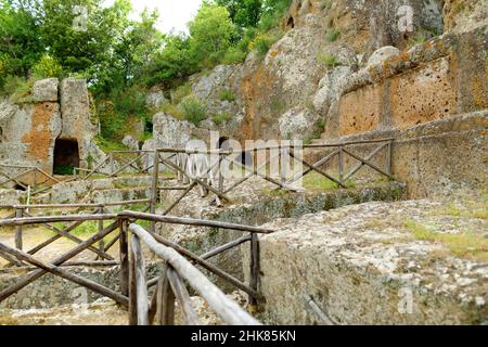 Überreste des Grabes von Ildebranda in der etruskischen Nekropole von Sovana. Citta del Tufo archäologischer Park. Sorano, Sovana, Tuff Stadt in der Toskana, Ital Stockfoto