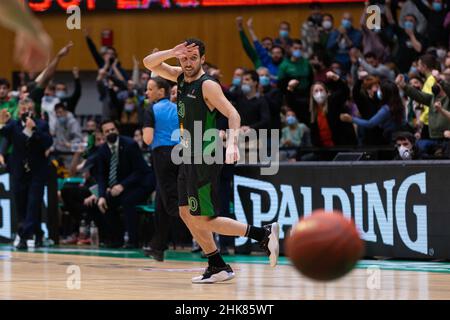 Badalona, Spanien. 2nd. Februar 2022. Ferran Bassas von Joventut Badalona beim 7-tägigen Eurocup-Spiel zwischen Club Joventut Badalona und Partizan NIS Belgrade im Palau Olimpic de Badalona in Barcelona. (Bild: © David Ramirez/DAX via ZUMA Press Wire) Stockfoto