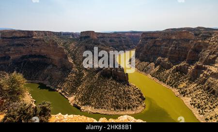 Der Bighorn River fließt durch den Devil Canyon im Bighorn National Recreation Area, Wyoming Stockfoto