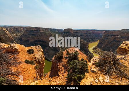 Der Bighorn River fließt durch den Devil Canyon im Bighorn National Recreation Area, Wyoming Stockfoto