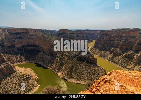 Der Bighorn River fließt durch den Devil Canyon im Bighorn National Recreation Area, Wyoming Stockfoto