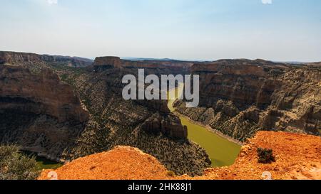 Der Bighorn River fließt durch den Devil Canyon im Bighorn National Recreation Area, Wyoming Stockfoto
