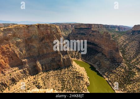 Der Bighorn River fließt durch den Devil Canyon im Bighorn National Recreation Area, Wyoming Stockfoto