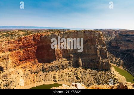 Der Bighorn River fließt durch den Devil Canyon im Bighorn National Recreation Area, Wyoming Stockfoto