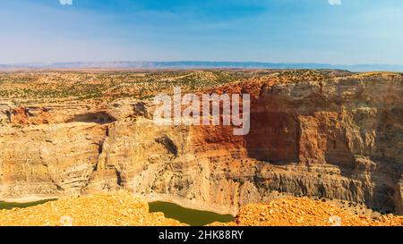 Der Bighorn River fließt durch den Devil Canyon im Bighorn National Recreation Area, Wyoming Stockfoto