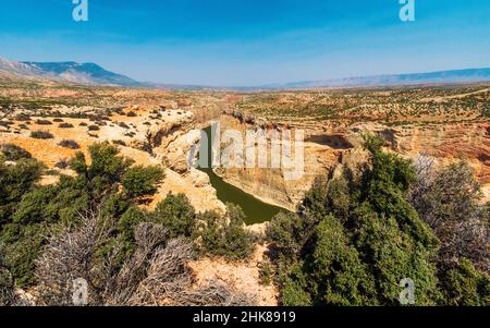 Der Bighorn River fließt durch den Devil Canyon im Bighorn National Recreation Area, Wyoming Stockfoto
