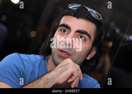 ISTANBUL, TÜRKEI - 14. SEPTEMBER: Der berühmte türkisch-deutsche Regisseur, Drehbuchautor und Produzent Fatih Akin porträtiert am 14. September 2012 in Istanbul, Türkei. Stockfoto