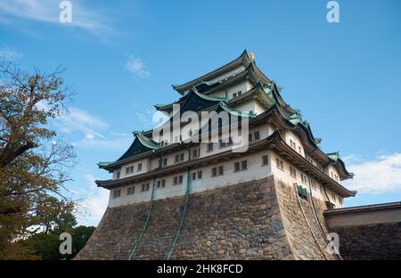 Der Blick auf den fünfstöckigen Haupthüter der Burg von Nagoya (Meijo), einer der wichtigsten Burgen der Edo-Zeit. Nagoya. Japan Stockfoto