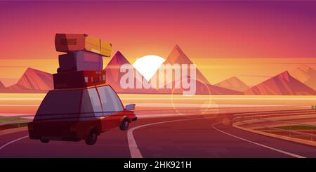 Autofahrt, Sommerreise, Roadtrip in der Landschaft Sonnenuntergangslandschaft mit Bergen und Wasserbucht. Auto mit Taschen auf dem Dach gehen an Überführung Autobahn für Urlaub Cartoon-Vektor-Illustration Stock Vektor