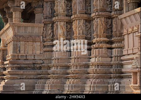 VISHVANATH TEMPEL: Wandskulptur, Western Group, Khajuraho, Madhya Pradesh, Indien, UNESCO-Weltkulturerbe Stockfoto