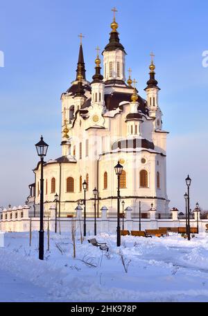 Die Kirche von Sacharja und Elisabeth in Tobolsk im Winter. Sibirische Barockarchitektur des XVIII Jahrhunderts in der ersten Hauptstadt Sibiriens. Ru Stockfoto