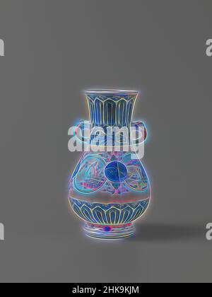 Inspiriert von einer birnenförmigen Vase mit Zierrahmen und Landschaften in Medaillons, einer birnenförmigen Vase aus Porzellan mit einem breiten, leicht ausbreitenden Hals und zwei modellierten Ohren in Form von Tierköpfen. Lackiert in Unterglasur blau und auf der Glasur blau, rot, grün, gelb, schwarz und Gold. Dekoriert in, neu gestaltet von Artotop. Klassische Kunst neu erfunden mit einem modernen Twist. Design von warmen fröhlichen Leuchten der Helligkeit und Lichtstrahl Strahlkraft. Fotografie inspiriert von Surrealismus und Futurismus, umarmt dynamische Energie der modernen Technologie, Bewegung, Geschwindigkeit und Kultur zu revolutionieren Stockfoto