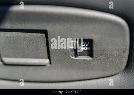 Nahaufnahme von einem USB-Stecker Typ C Ladebuchse. Stockfoto