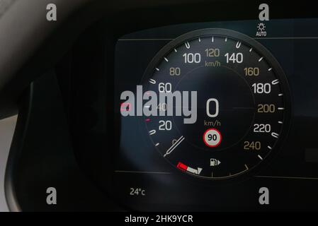 Nahaufnahme des Tachometers, Kontrollanzeige. Stockfoto