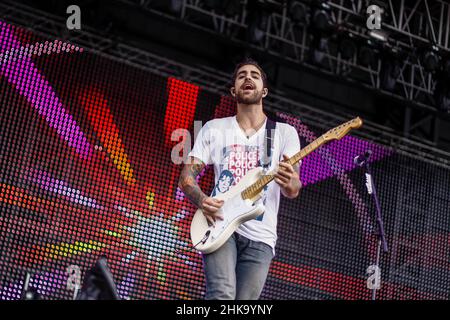 Pop-Punk-Band Boy Like Girls tritt während eines Pentaport Rock Festivals 2014 in der Nähe des IFEZ in Incheon auf der Bühne auf. Stockfoto