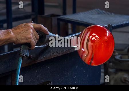 Herstellung von Kunstglas im Detail Stockfoto