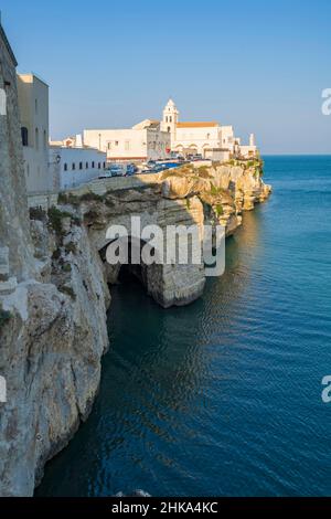 Seascape, Blick auf die Kirche von San Francesco, Vieste, Apulien, Italien, Europa Stockfoto