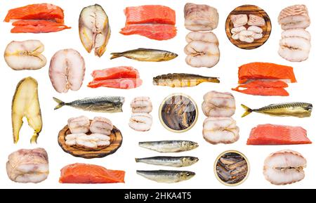 Set von verschiedenen geräucherten Fischen auf weißem Hintergrund ausgeschnitten Stockfoto