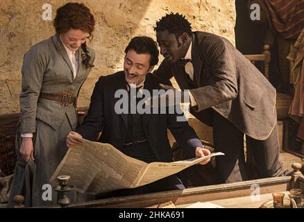 DAVID TENNANT, LEONIE BENESCH UND IBRAHIM KOMA IN 80 DAYS (2021) IN ALLER WELT UNTER DER REGIE VON STEVE BARRON UND BRIAN KELLY. Kredit: Federation Entertainment / Album Stockfoto