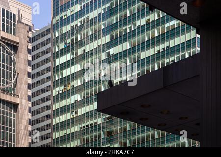 Modernistische Bürogebäude an der Park Avenue in New York City. Stockfoto