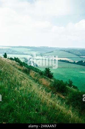 HOD Hill - Eisenzeit dann römische Festung im Blackmore-Wale, Dorset, England. Die Festung wurde in der späten Eisenzeit von den Durotrigen bewohnt und dann von den Römern erobert. Nördliche Stadtmauer. Archivscan von einem Dia. November 1973. Stockfoto