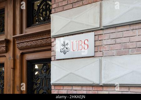 VALENCIA, SPANIEN - 31. JANUAR 2022: UBS ist ein Schweizer multinationales Investmentbank- und Finanzdienstleistungsunternehmen Stockfoto