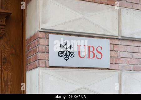 VALENCIA, SPANIEN - 31. JANUAR 2022: UBS ist ein Schweizer multinationales Investmentbank- und Finanzdienstleistungsunternehmen Stockfoto