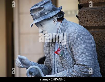 MIME in den Straßen von Padova als Charlie Chaplin gekleidet. Italien Stockfoto