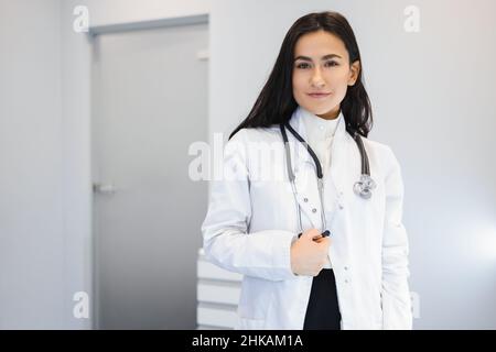 Porträt einer zuversichtlich Ärztin Stockfoto
