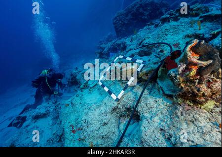 Unterwasserarchäologen graben Schiffswrack aus dem 2nd. Jahrhundert in Bozburun Marmaris Türkei. Stockfoto