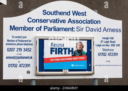 Southend on Sea, Essex, Großbritannien. 3rd. Februar 2022. Wahllokale in lokalen Kirchen und Schulen haben für die Wähler in der Nachwahl im Südwesten der USA eröffnet, um den ermordeten Abgeordneten Sir David Amess zu ersetzen. Obwohl die wichtigsten Parteien beiseite standen, um der konservativen Kandidatin Anna Firth zu erlauben, den Sitz ohne Widerstand zu übernehmen, stehen eine Reihe anderer Parteien zur Verfügung, darunter die UKIP, Freedom Alliance, English Democrats, English Constitution Party und Independents. Konservative Vereinigung Iveagh Hall Kampagnenzentrum, Leigh Road, Leigh on Sea Stockfoto