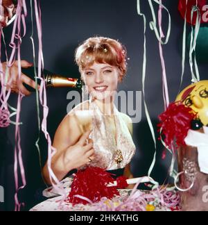 Karin Baal, deutsche Fernseh-, Film- und Bühnenschauspielerin, Deutschland 1950er Jahre. Deutsche Fernseh-, Film- und Theaterschauspielerin Karin Baal, Deutschland 1950s. Stockfoto