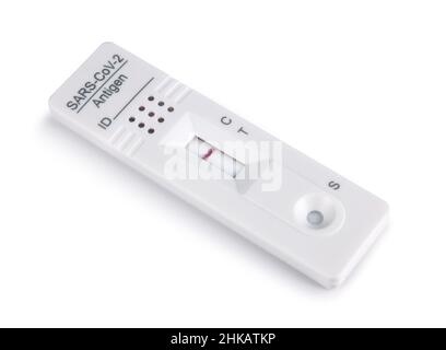 Covid-19 Corona-Virus-Antigen-Testkit mit negativem Ergebnis, isoliert auf weißem Hintergrund Stockfoto