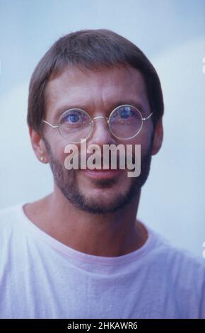 Reinhard Mey, deutscher Liedermacher, bei einem Auftritt im ZDF Fernsehgarten am 2. September 1990 in Mainz, Deutschland 1989. Stockfoto