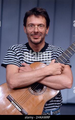 Reinhard Mey, deutscher Liedermacher, bei einem Auftritt, Deutschland 1992. Stockfoto