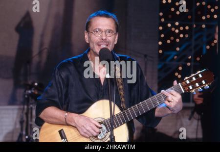 Reinhard Mey, deutscher Liedermacher, bei seinem Programm 'Leuchtfeuer', Deutschland 1996. Stockfoto