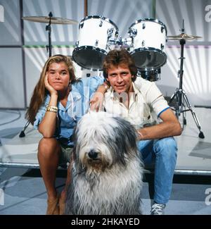 Anke Engelke, Bobtail Wuschel und Benny Schnier als Moderatoren vom Ferienkalender im ZDF Ferienprogramm für Kinder, Deutschland 1979 - 1989. Stockfoto