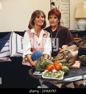 Mütter und Töchter, Heitere Geschichten mit prominenten Schauspielerinnen und ihren Töchtern, Deutschland 1985, Regie: Georg Tressler, Darsteller: Susanne und Gisela Uhlen Stockfoto